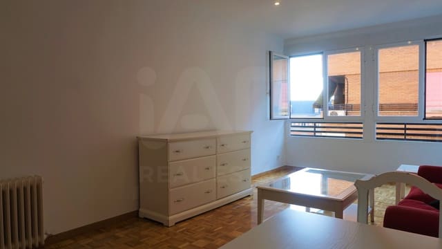 4 soveværelse Lejlighed til leje i Madrid by - € 2.700 (Ref: 9987865)