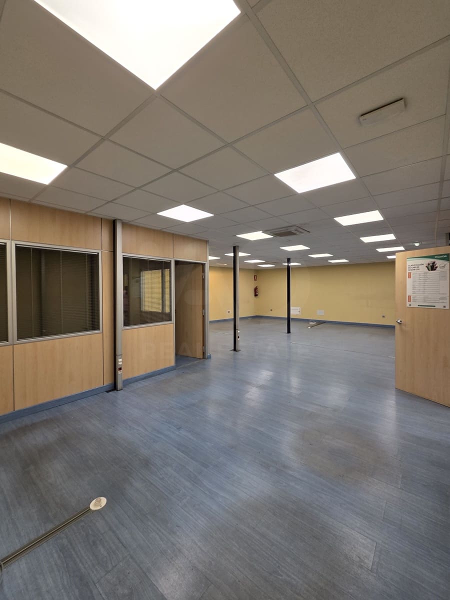 Local Commercial à vendre à Leon ville - 450 000 € (Ref: 9987869)