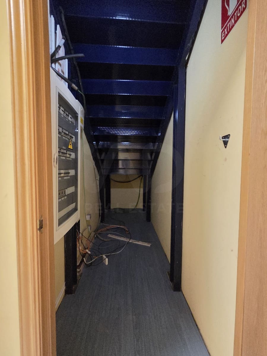Local Commercial à vendre à Leon ville - 450 000 € (Ref: 9987869)