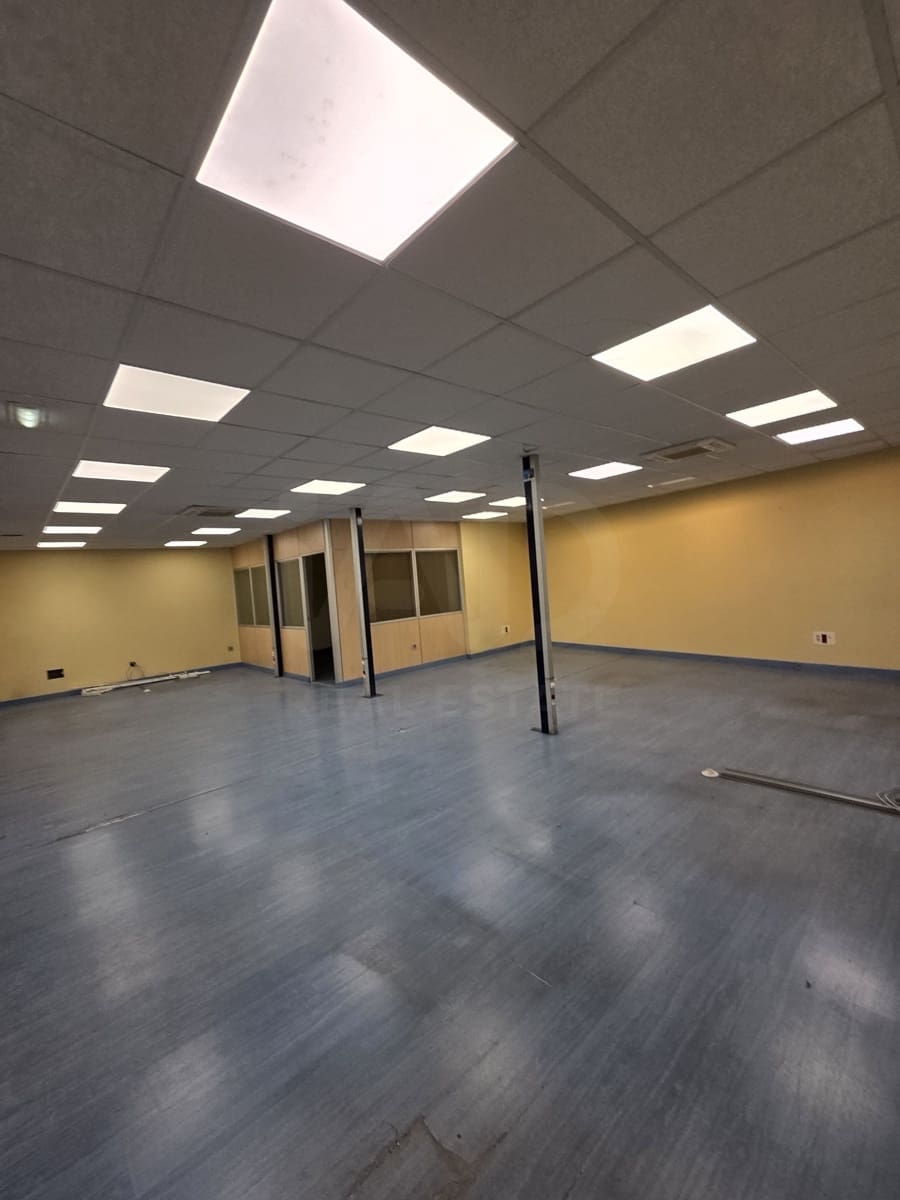 Local Commercial à vendre à Leon ville - 450 000 € (Ref: 9987869)