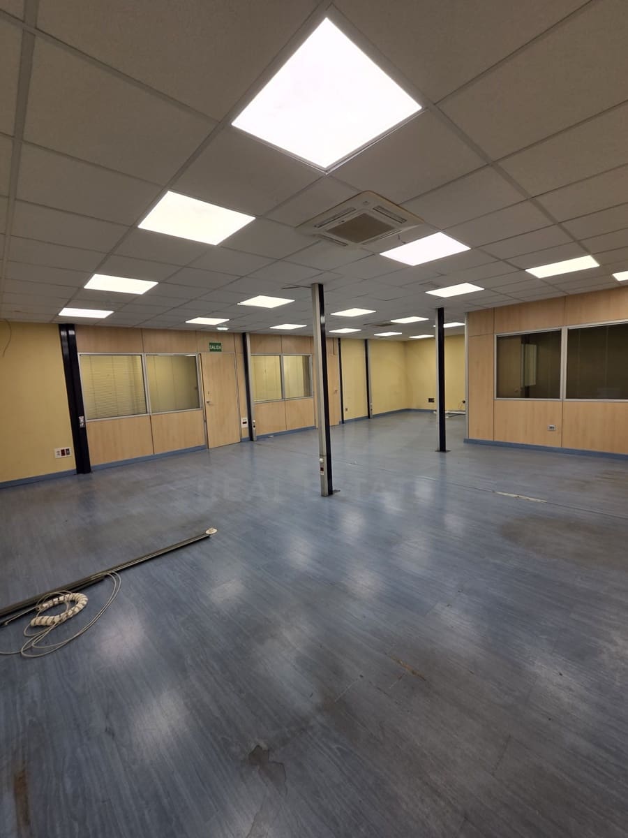 Local Commercial à vendre à Leon ville - 450 000 € (Ref: 9987869)