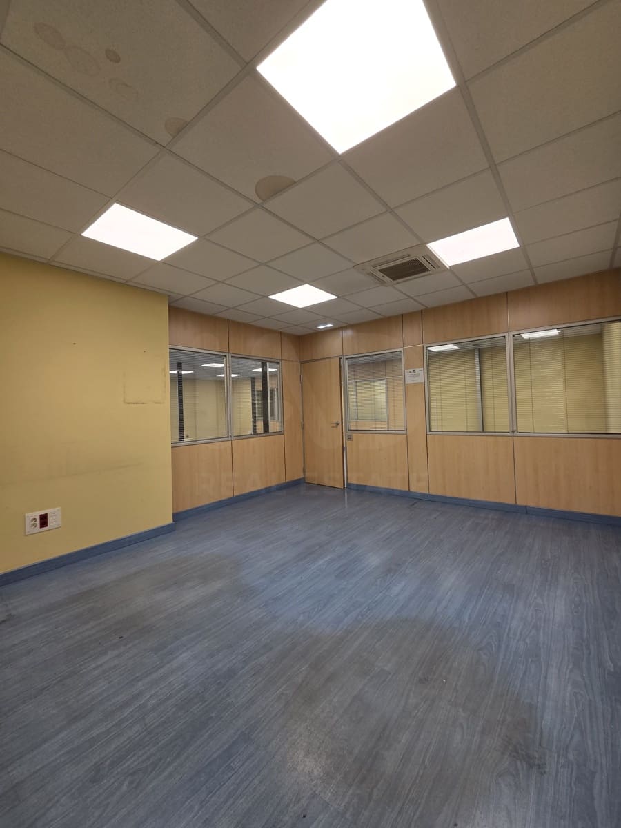 Local Commercial à vendre à Leon ville - 450 000 € (Ref: 9987869)