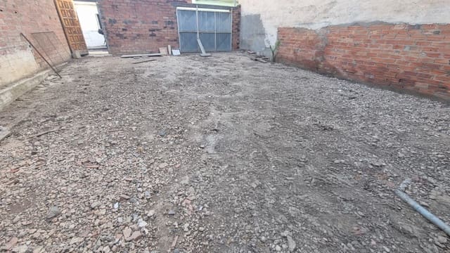 Ubebygd land til salgs i Barcelona by - € 76 000 (Ref: 9987873)