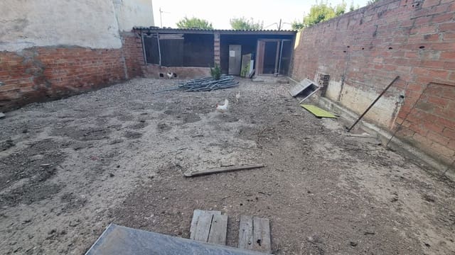 Ubebygd land til salgs i Barcelona by - € 76 000 (Ref: 9987873)