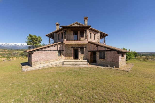 7 soveværelse Villa til salg i Cáceres by med garage - € 485.000 (Ref: 9987874)