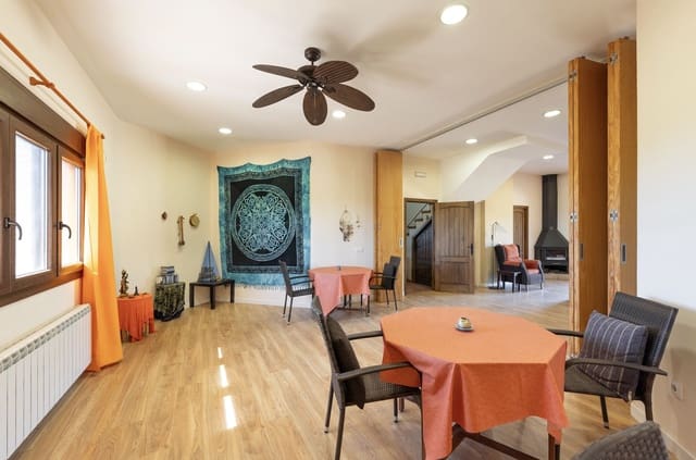 7 soveværelse Villa til salg i Cáceres by med garage - € 485.000 (Ref: 9987874)