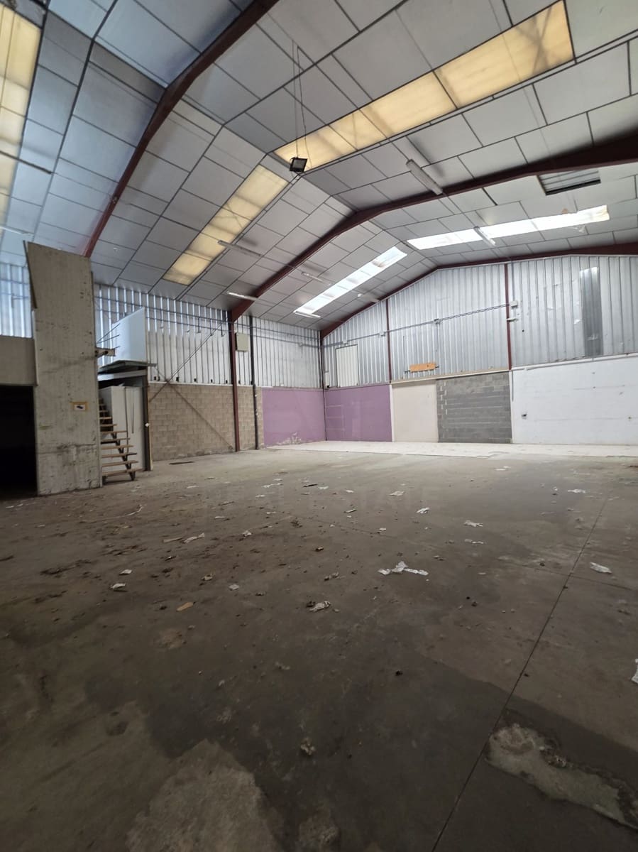 Kommersiell til salgs i Leon by - € 250 000 (Ref: 9987875)