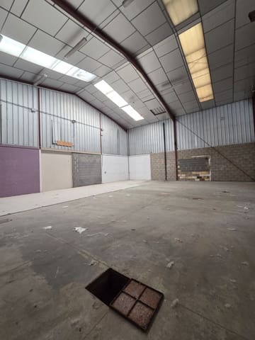 Gewerbe zu verkaufen in León Stadt - 250.000 € (Ref: 9987875)
