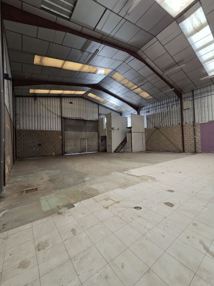 Kommersiell til salgs i Leon by - € 250 000 (Ref: 9987875)
