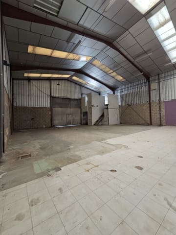 Gewerbe zu verkaufen in León Stadt - 250.000 € (Ref: 9987875)