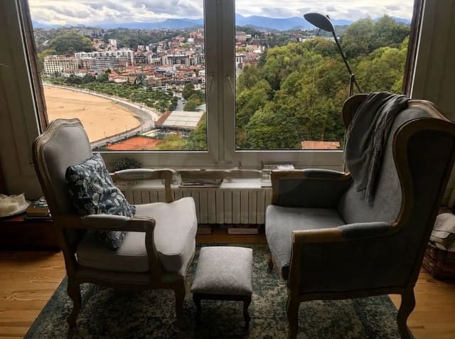 Appartement de 3 chambres à louer à Donostia-San Sebastián avec garage - 2 400 € (Ref: 9987876)