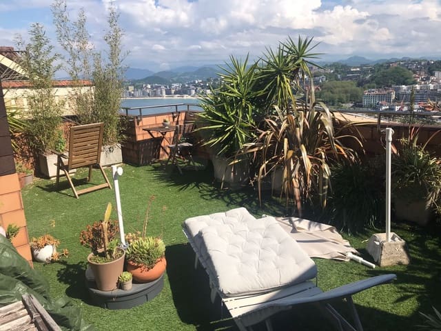 Appartement de 3 chambres à louer à Donostia-San Sebastián avec garage - 2 400 € (Ref: 9987876)