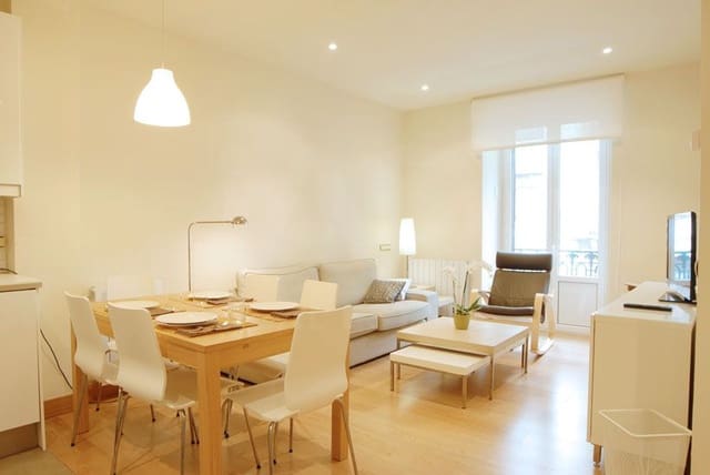 Appartement de 2 chambres à louer à Donostia-San Sebastián - 3 500 € (Ref: 9987877)