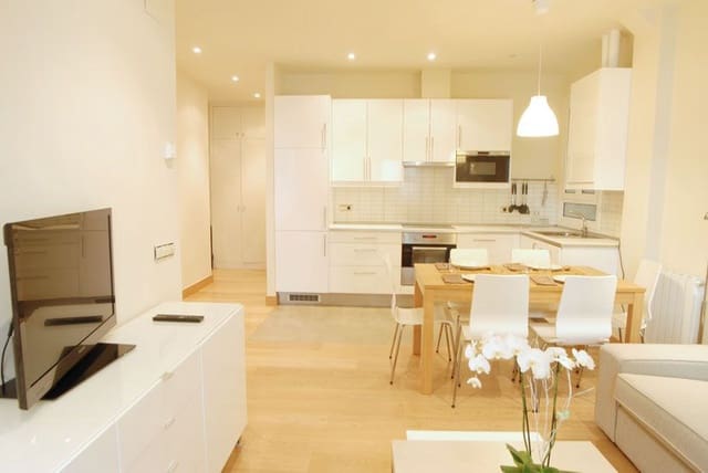 Appartement de 2 chambres à louer à Donostia-San Sebastián - 3 500 € (Ref: 9987877)