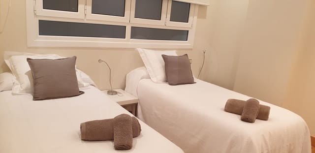Appartement de 2 chambres à louer à Donostia-San Sebastián - 3 500 € (Ref: 9987877)