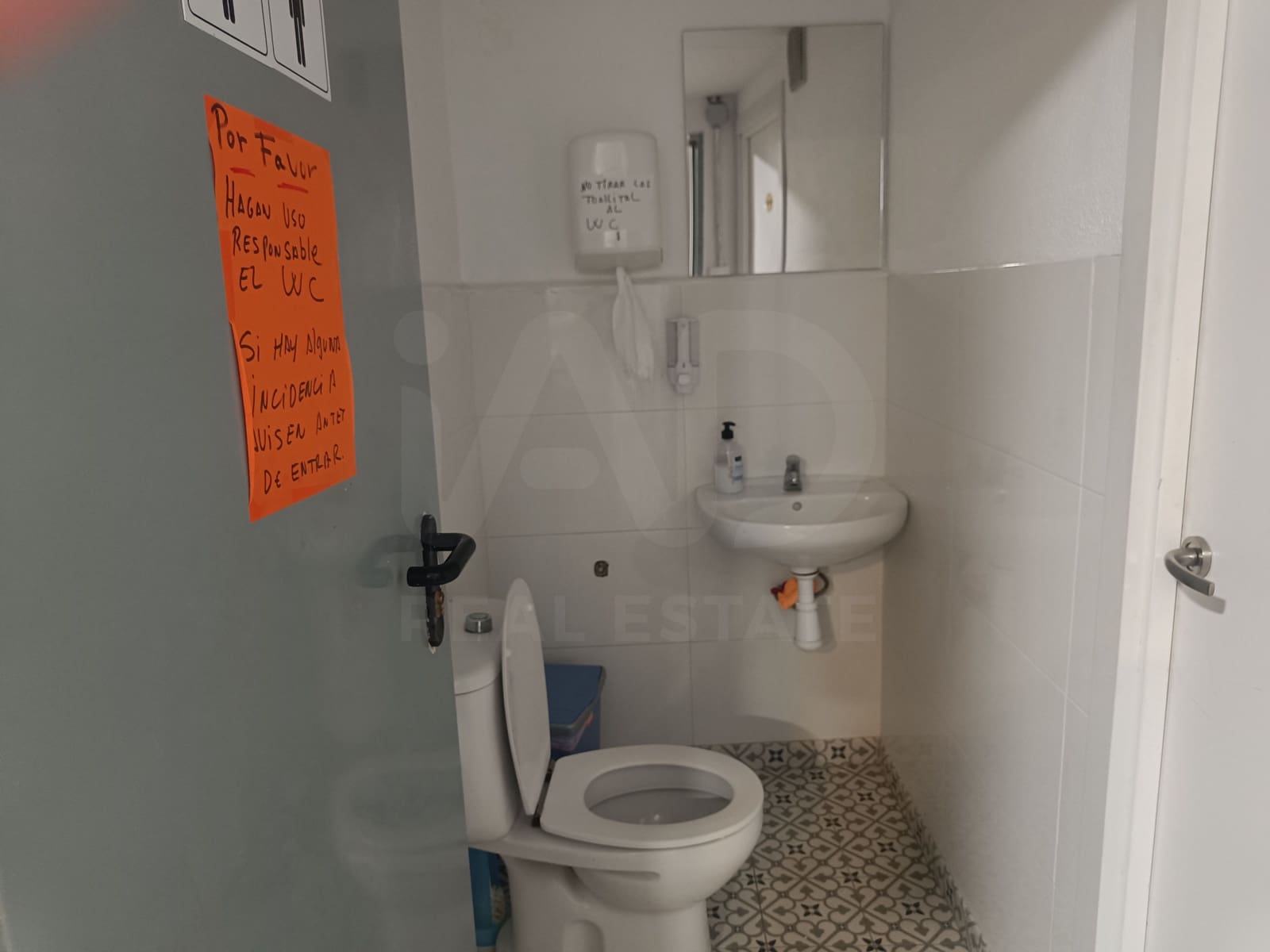 2 soveværelse Erhverv til salg i Barcelona by - € 89.000 (Ref: 9987878)