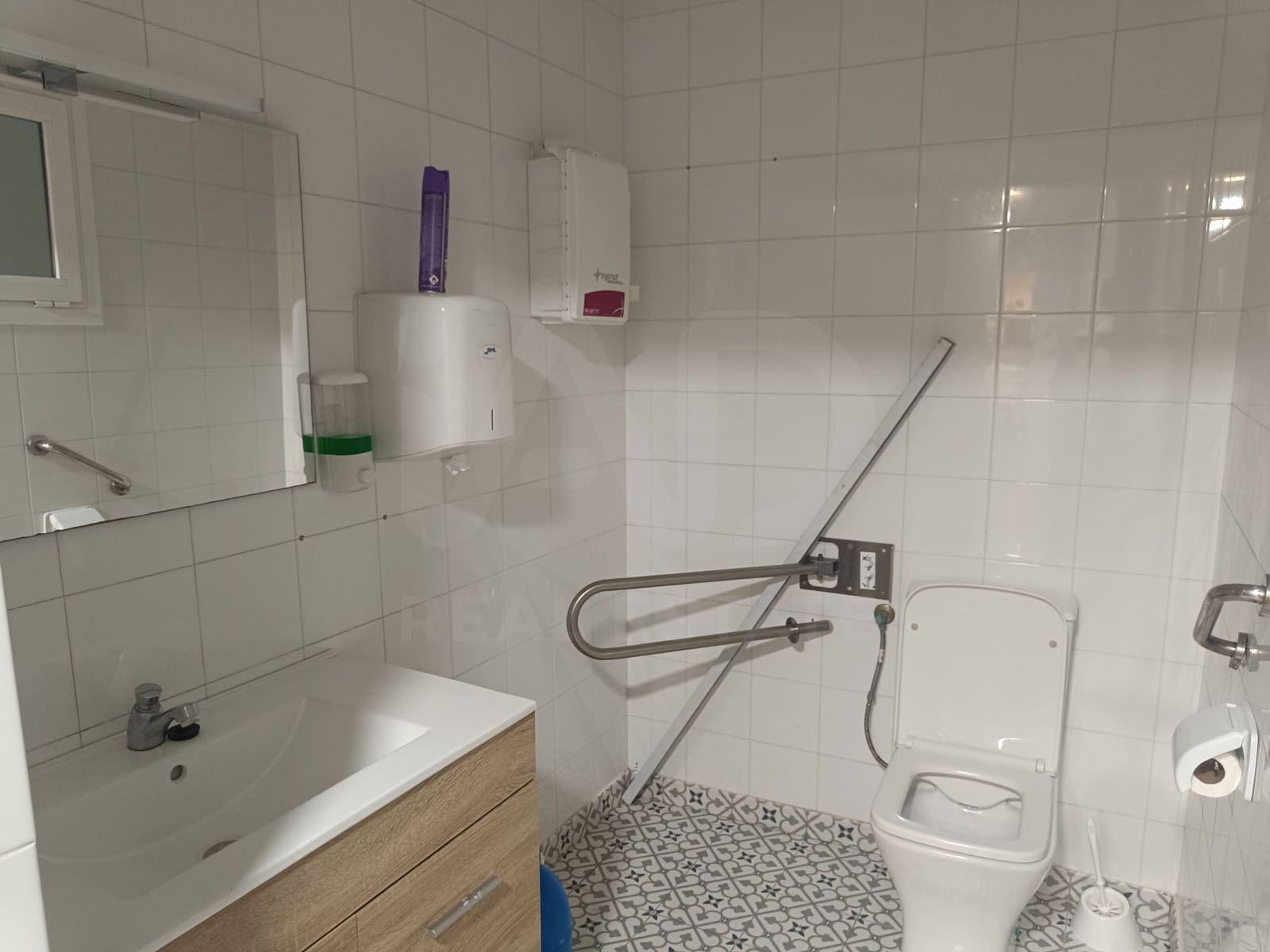 2 soveværelse Erhverv til salg i Barcelona by - € 89.000 (Ref: 9987878)