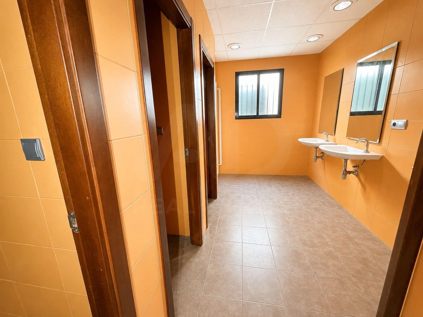 Kaupallinen myytävänä paikassa Valencia kaupunki - 375 000 € (Ref: 9987879)