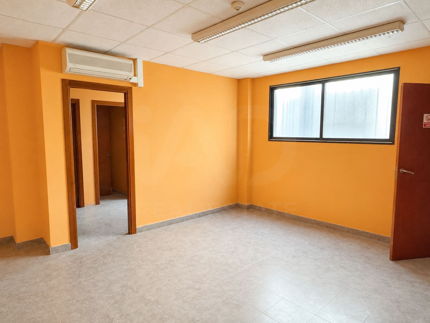 Kaupallinen myytävänä paikassa Valencia kaupunki - 375 000 € (Ref: 9987879)