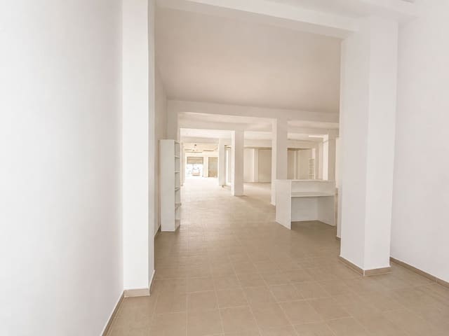 Commercieel te huur in Valencia stad - € 2.000 (Ref: 9987880)