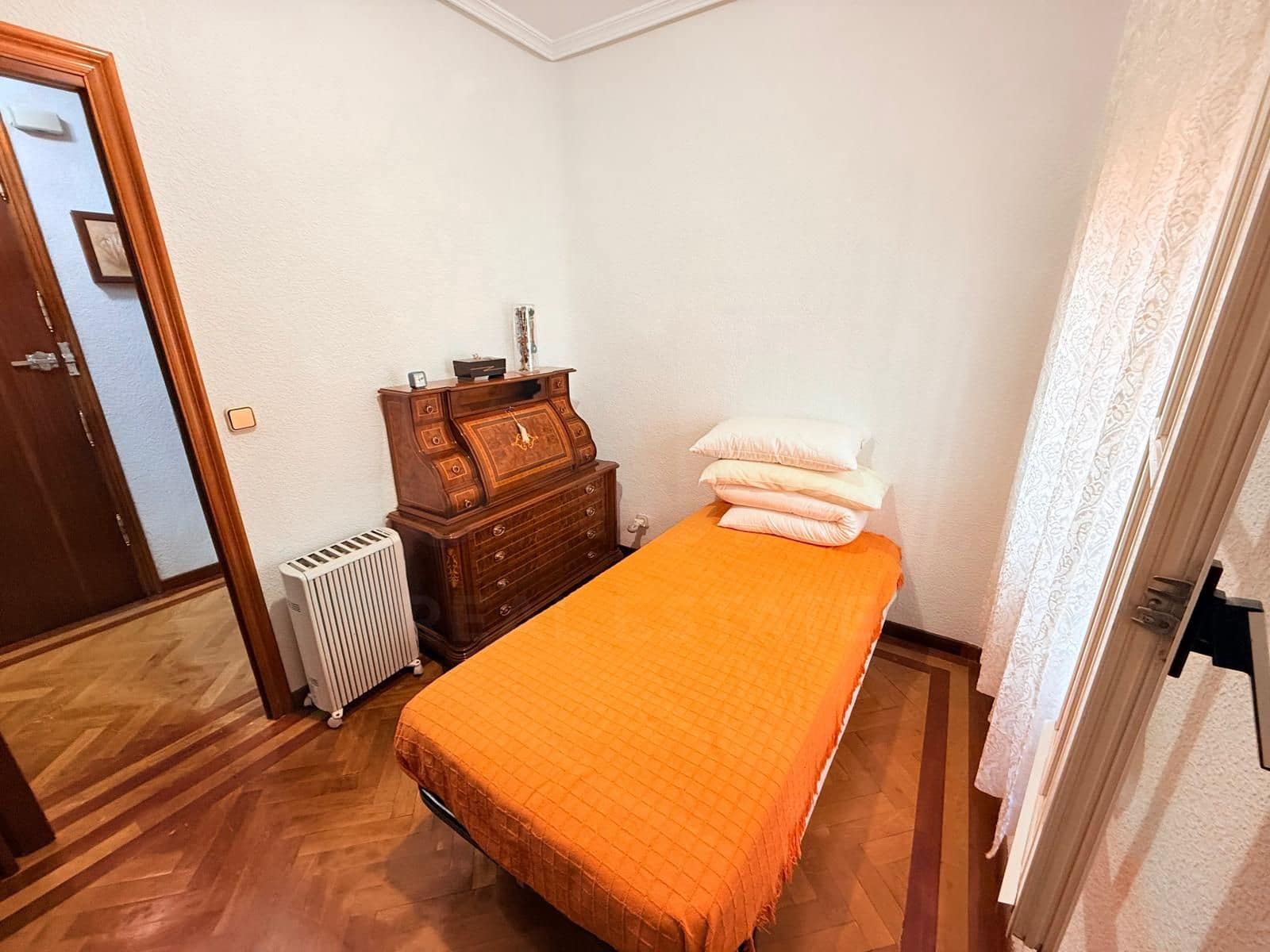 2 sypialnia Apartament do wynajęcia w Miasto Madryt - 1 600 € (Ref: 9987881)