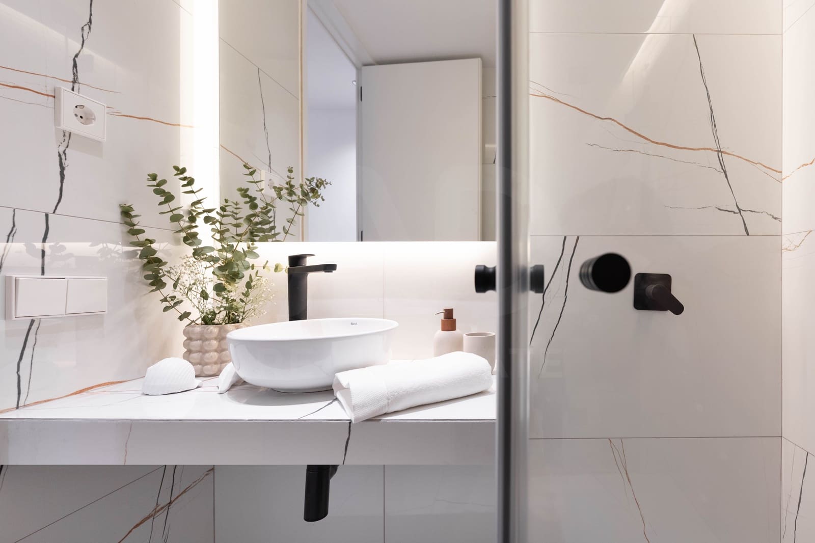 3 soverom Leilighet til leie i Madrid by - € 3 200 (Ref: 9987882)