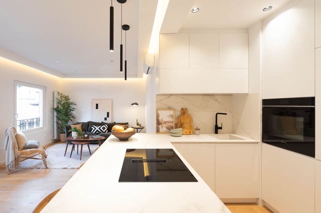 3 soverom Leilighet til leie i Universidad, Madrid by - € 3 200 (Ref: 9987882)