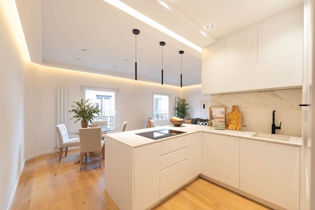 3 soverom Leilighet til leie i Universidad, Madrid by - € 3 200 (Ref: 9987882)