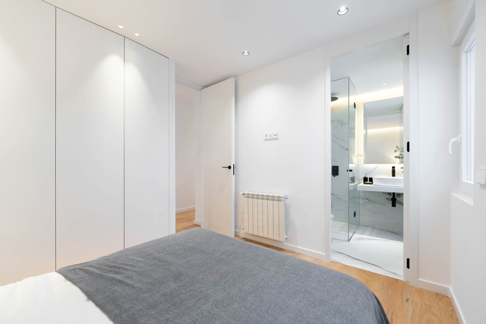 3 soverom Leilighet til leie i Madrid by - € 3 200 (Ref: 9987882)