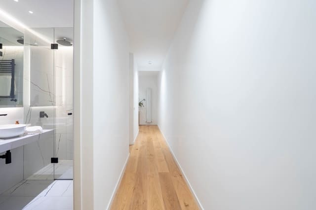 Appartement de 3 chambres à louer à Universidad, Madrid ville - 3 200 € (Ref: 9987882)