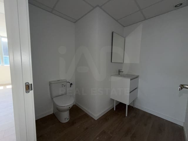 Erhverv til leje i Lleida by med garage - € 680 (Ref: 9987883)