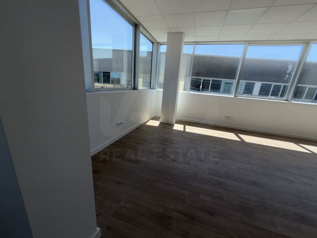 Erhverv til leje i Lleida by med garage - € 680 (Ref: 9987883)