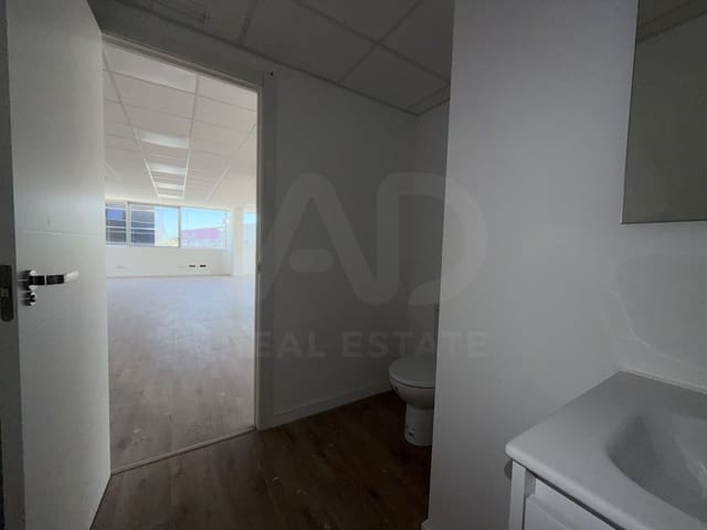 Erhverv til leje i Lleida by med garage - € 680 (Ref: 9987883)