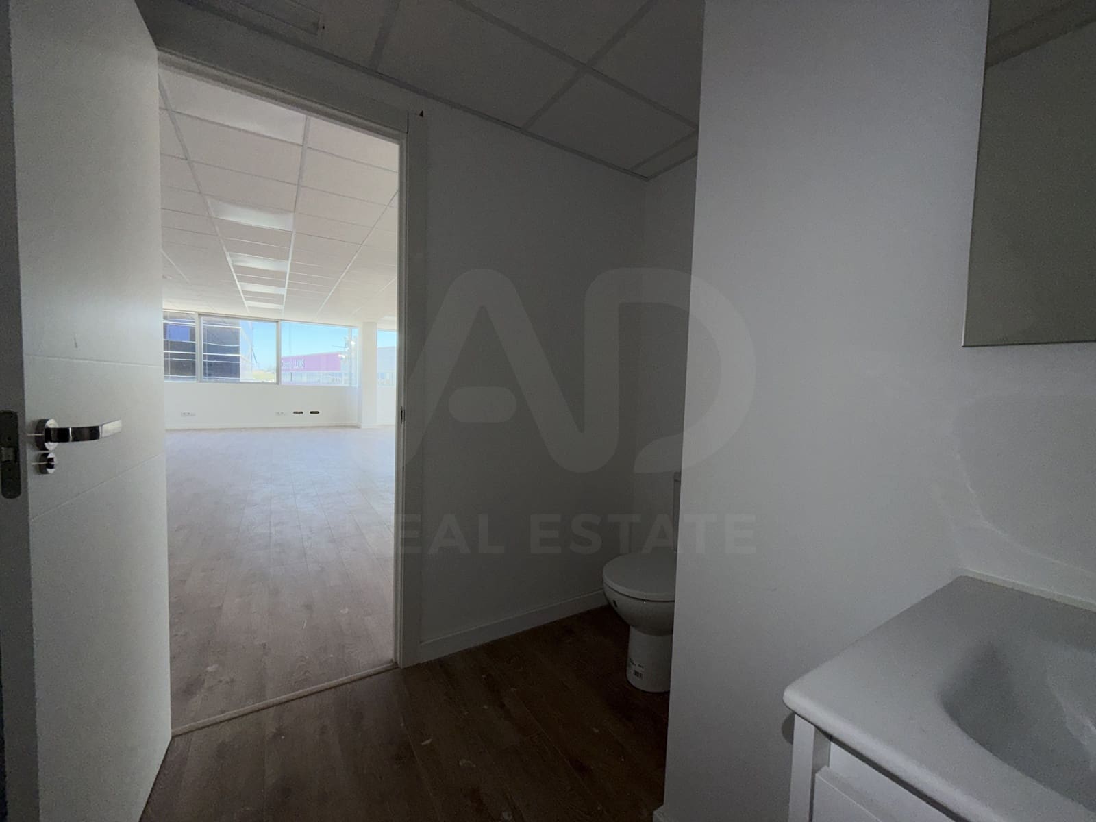 Erhverv til leje i Lleida by med garage - € 680 (Ref: 9987884)