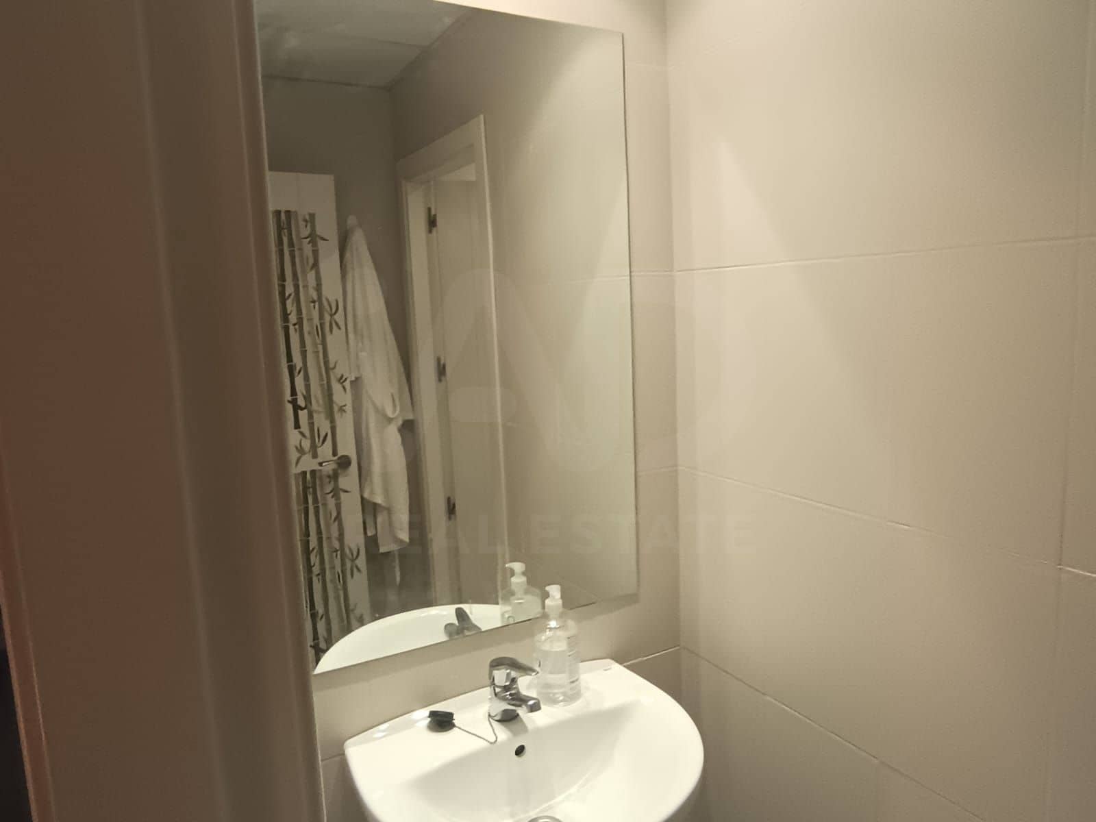 4 makuuhuone Kaupallinen vuokrattavana paikassa Madrid kaupunki - 1 300 € (Ref: 9987885)