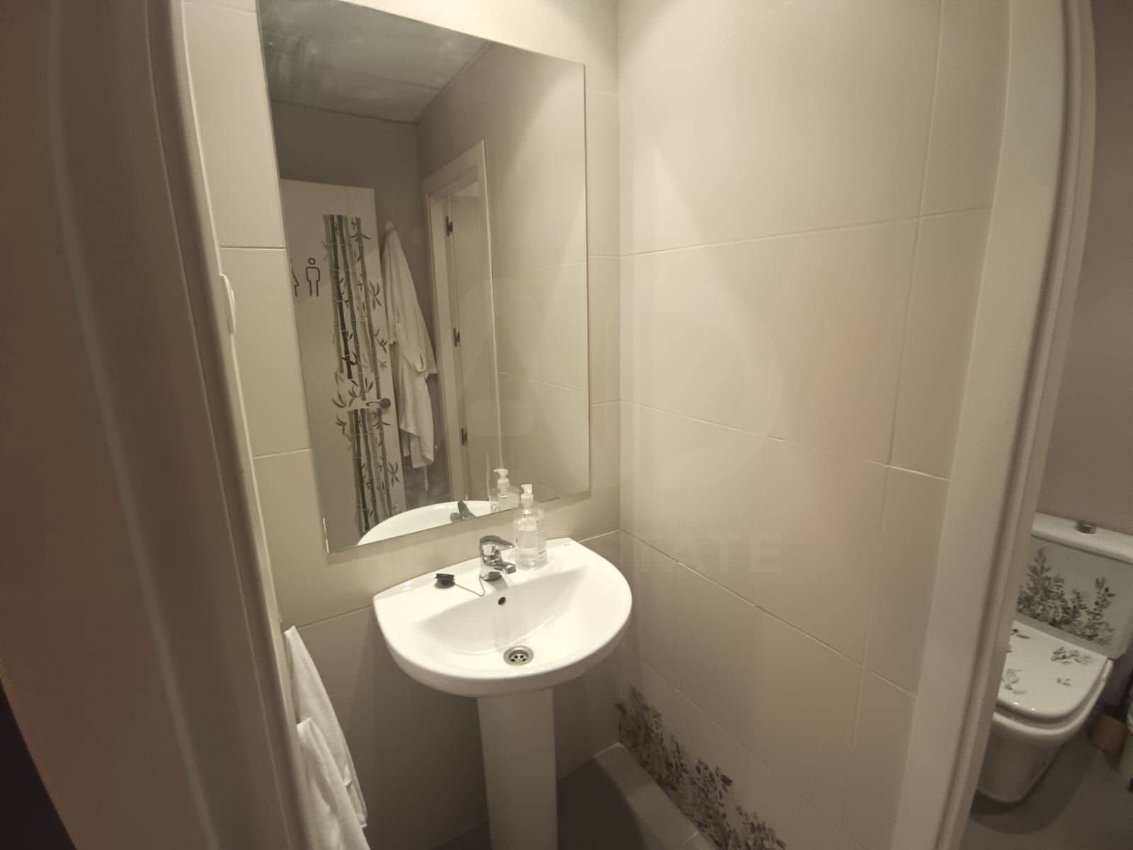 4 makuuhuone Kaupallinen vuokrattavana paikassa Madrid kaupunki - 1 300 € (Ref: 9987885)