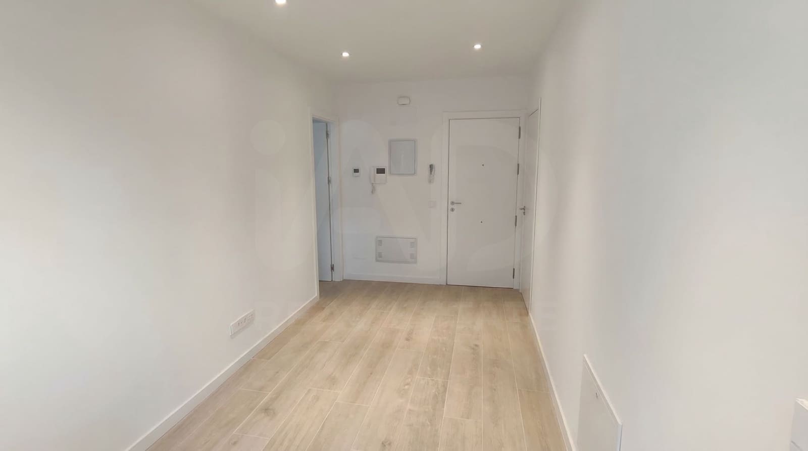 2 quarto Comercial para arrendar em Madrid cidade com piscina - 1 500 € (Ref: 9987886)