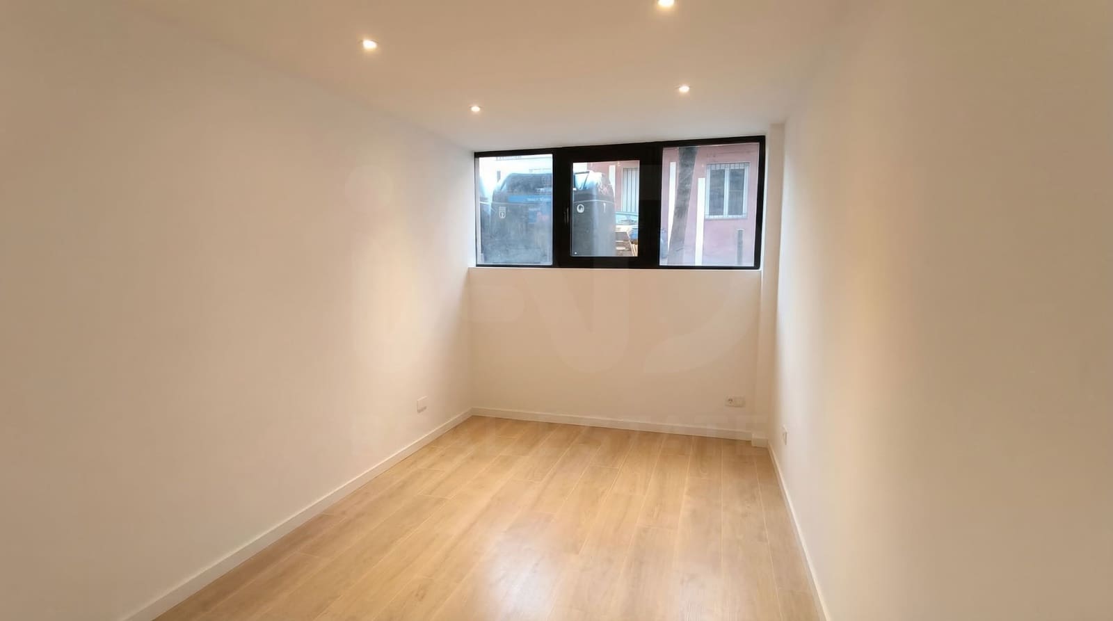 2 quarto Comercial para arrendar em Madrid cidade com piscina - 1 500 € (Ref: 9987886)