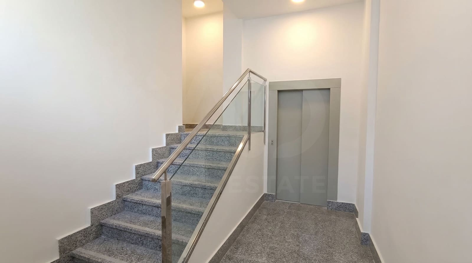 2 quarto Comercial para arrendar em Madrid cidade com piscina - 1 500 € (Ref: 9987886)