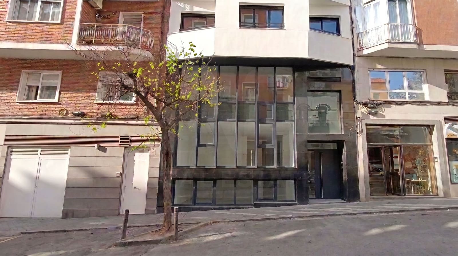 2 bedroom Commercial for rent in Madrid city with pool - € 1,500 (Ref: 9987886)