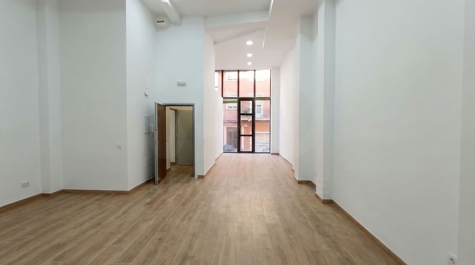 2 quarto Comercial para arrendar em Madrid cidade com piscina - 3 500 € (Ref: 9987887)