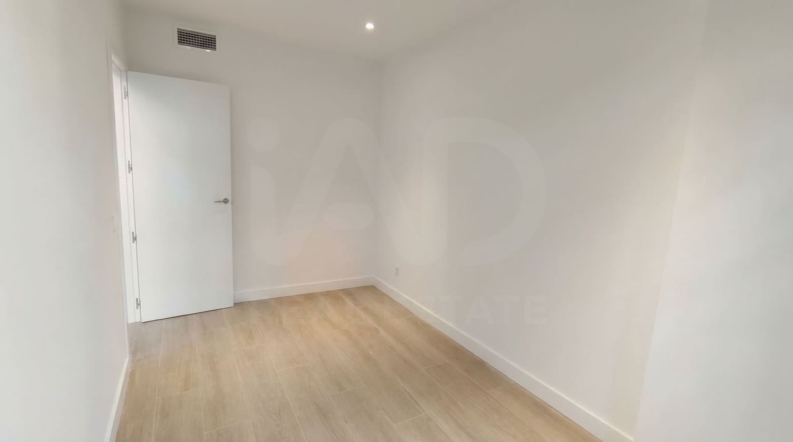2 quarto Comercial para arrendar em Madrid cidade com piscina - 3 500 € (Ref: 9987887)