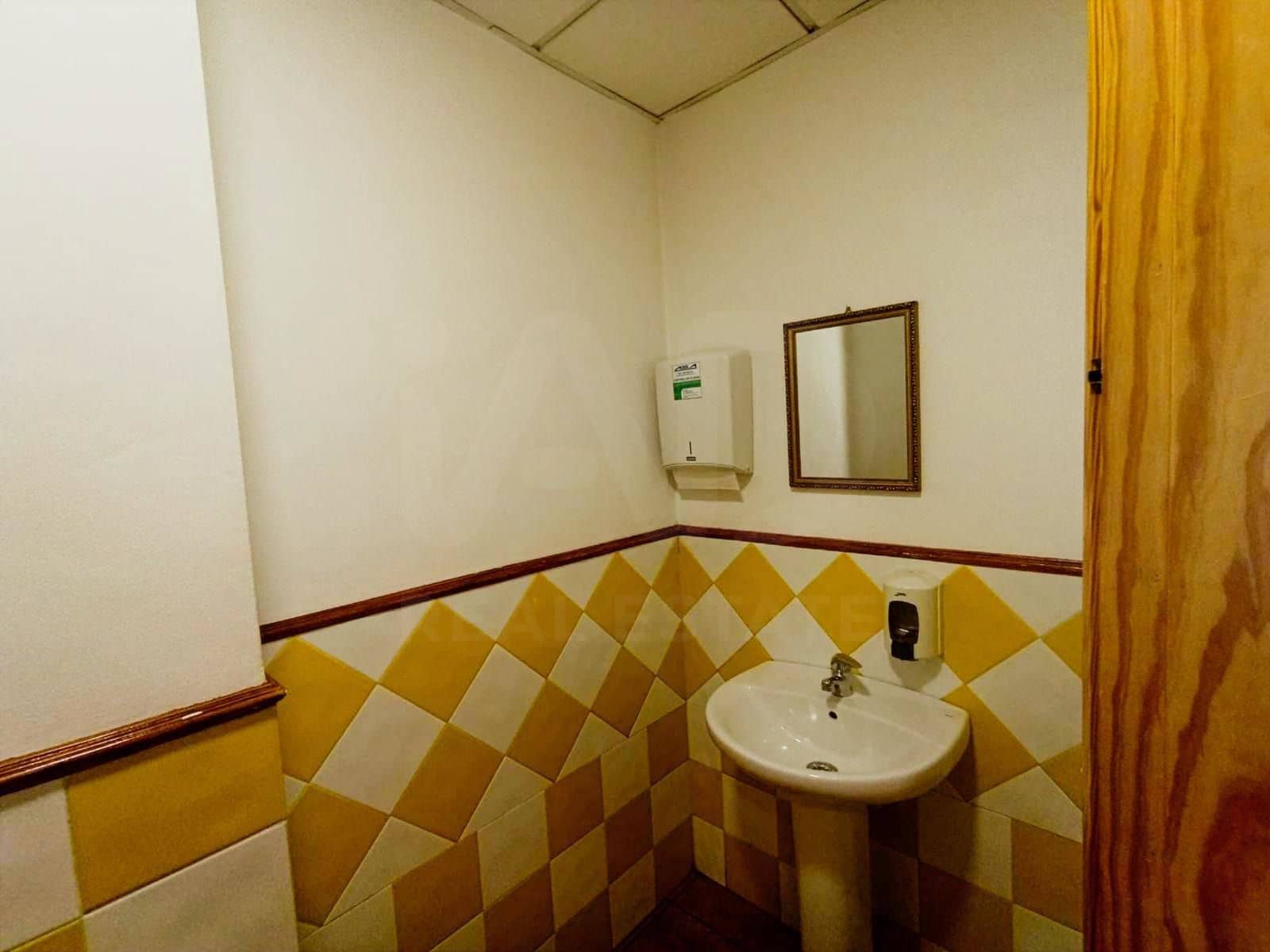 Comercial para venda em Alicante cidade - 240 000 € (Ref: 9987889)
