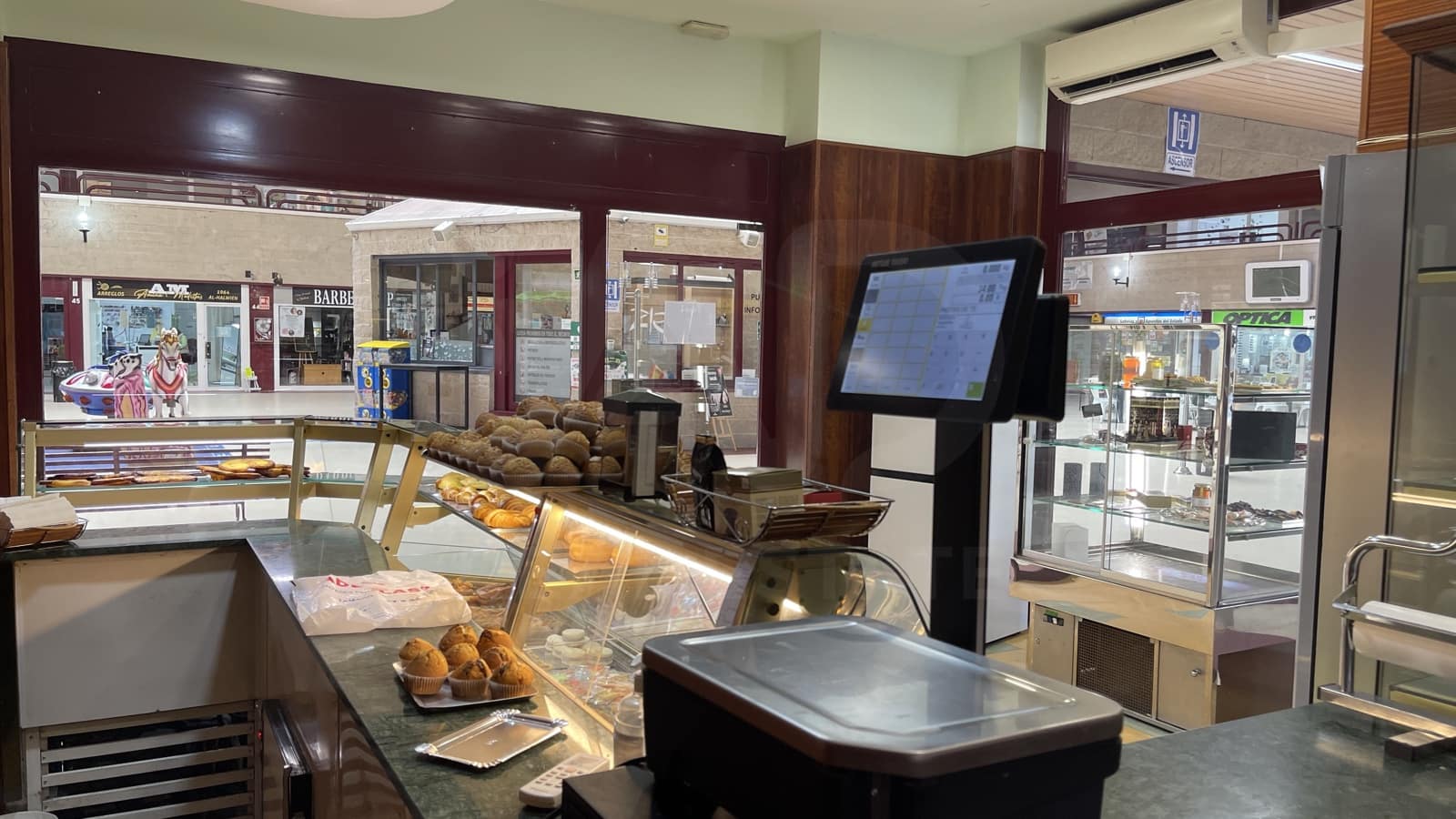 Commercial for sale in Madrid city - € 98,000 (Ref: 9987891)