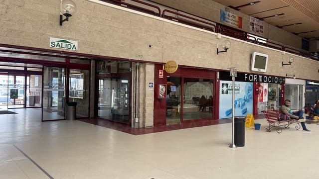 Commercial for sale in Madrid city - € 98,000 (Ref: 9987891)