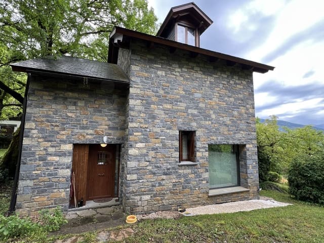 3 slaapkamer Villa te koop in Huesca stad - € 650.000 (Ref: 9987893)
