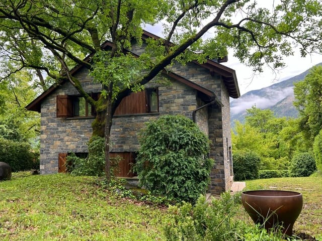 3 slaapkamer Villa te koop in Huesca stad - € 650.000 (Ref: 9987893)