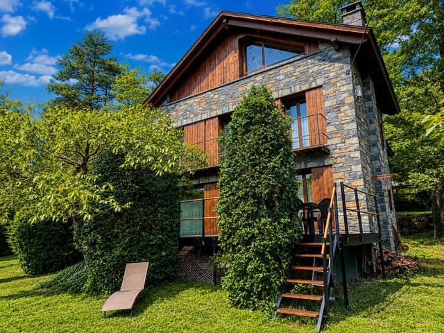 3 slaapkamer Villa te koop in Huesca stad - € 650.000 (Ref: 9987893)