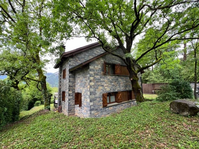 3 slaapkamer Villa te koop in Huesca stad - € 650.000 (Ref: 9987893)