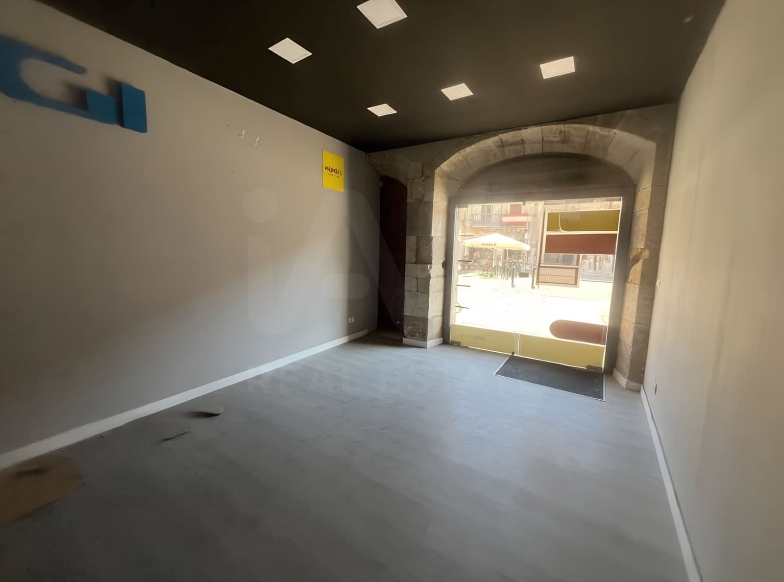 Erhverv til salg i Salamanca by - € 90.000 (Ref: 9987894)